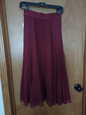 Pleated Midi Skirt - Burgundy
